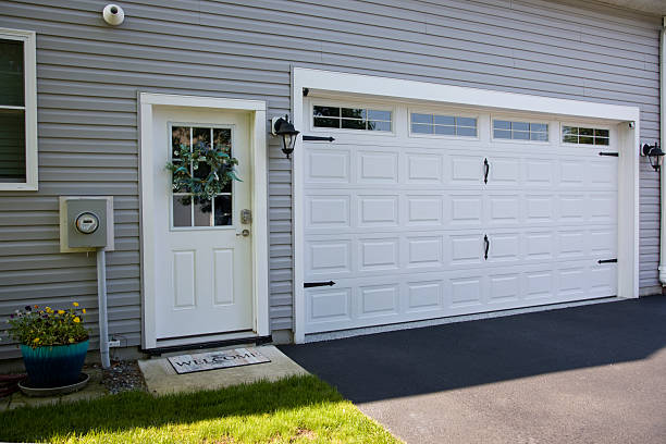 24/7 Emergency Garage Door Panel Replacement experts in Potomac Park, CA